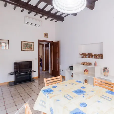 Trilocale Aragosta - Goelba Διαμέρισμα